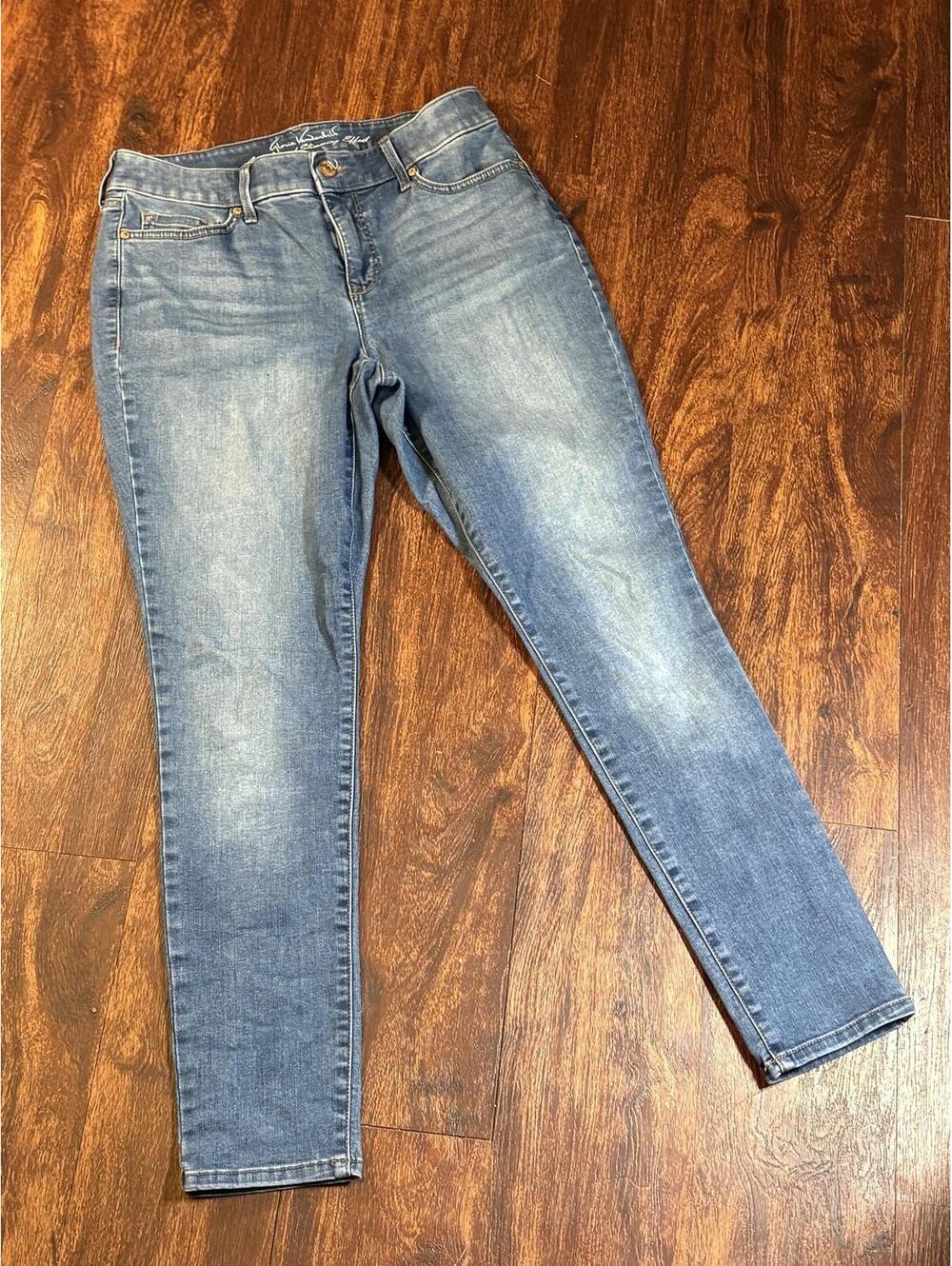 Gloria Vanderbilt Amanda Curvy All-Around Slimming Effect Jeans Size 8